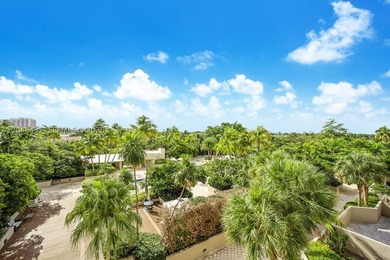 EXQUISITELY REMODELED, 2 Bedroom Split plan plus huge DEN, 2 - photo 2