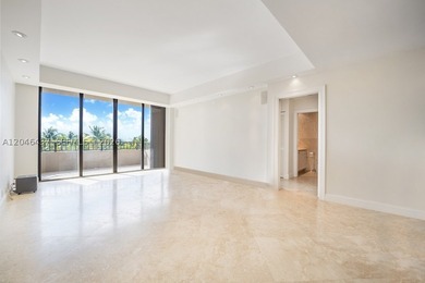 EXQUISITELY REMODELED, 2 Bedroom Split plan plus huge DEN, 2 - photo 5