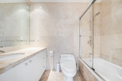 EXQUISITELY REMODELED, 2 Bedroom Split plan plus huge DEN, 2 - photo 7