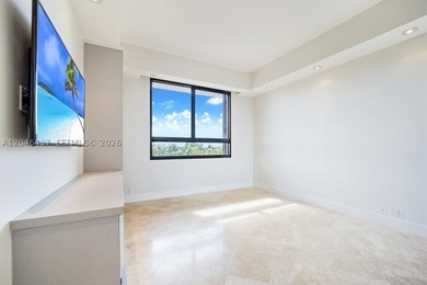 EXQUISITELY REMODELED, 2 Bedroom Split plan plus huge DEN, 2 - photo 8