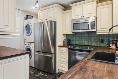 Priced to sell! This well-maintained 2-bedroom, 2-bathroom condo - photo 2