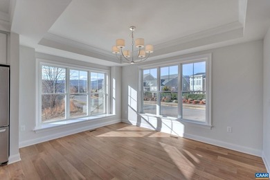 Beautiful End Unit Townhome located close to The Old Trail Golf - photo 11