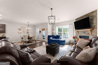 Beautiful 4BR/2.5BA home with a SALTWATER POOL on a GOLF COURSE