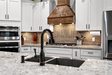 Custom-built and only 4 years young, this exceptional 5-bedroom - photo 19