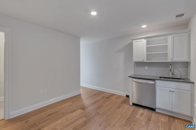 Beautiful End Unit Townhome located close to The Old Trail Golf - photo 20
