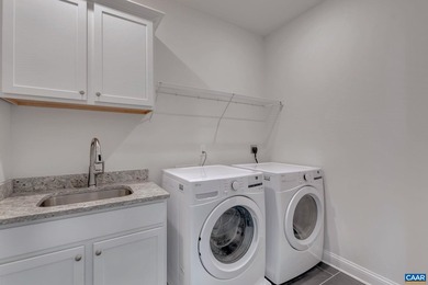 Beautiful End Unit Townhome located close to The Old Trail Golf - photo 23