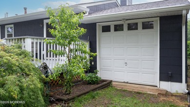 Welcome home to this well-cared for ranch in Lake Riviera - photo 40