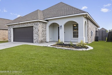 Don't miss this beautifully maintained home in the Savoy Place - photo 1