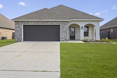 Don't miss this beautifully maintained home in the Savoy Place - photo 2