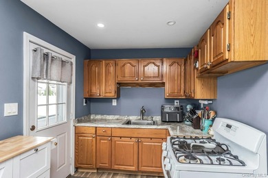 Welcome to this beautifully renovated, in 2021, 3 bedroom, 3 - photo 11