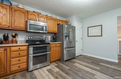 This stunning home on a 1.73 acre site has been freshly - photo 13