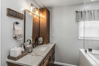 Welcome to this beautifully renovated, in 2021, 3 bedroom, 3 - photo 13