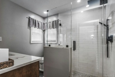 Welcome to this beautifully renovated, in 2021, 3 bedroom, 3 - photo 14