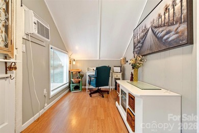 Creekside Mountain Retreat with Views, Dual Decks & Flexible - photo 15