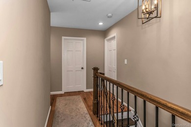 Welcome to this beautifully renovated, in 2021, 3 bedroom, 3 - photo 15