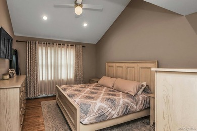 Welcome to this beautifully renovated, in 2021, 3 bedroom, 3 - photo 16