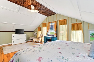Creekside Mountain Retreat with Views, Dual Decks & Flexible - photo 17