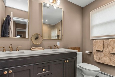 Welcome to this beautifully renovated, in 2021, 3 bedroom, 3 - photo 18