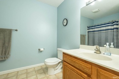 This stunning home on a 1.73 acre site has been freshly - photo 21