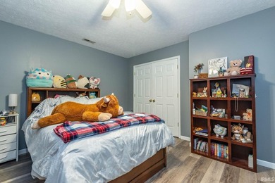 This stunning home on a 1.73 acre site has been freshly - photo 25