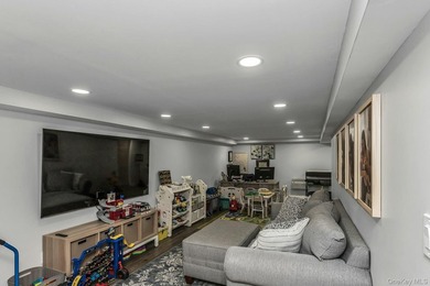 Welcome to this beautifully renovated, in 2021, 3 bedroom, 3 - photo 25