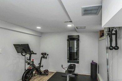 Welcome to this beautifully renovated, in 2021, 3 bedroom, 3 - photo 26