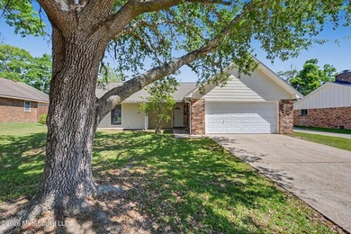 Beautifully updated 3-bedroom, 2-bath home tucked away on a - photo 1