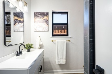 Welcome to this beautifully fully updated 5-bedroom, 4-bathroom - photo 14