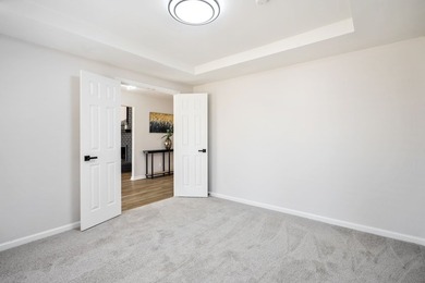 Welcome to this beautifully fully updated 5-bedroom, 4-bathroom - photo 18