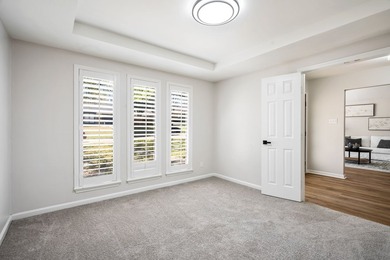 Welcome to this beautifully fully updated 5-bedroom, 4-bathroom - photo 19