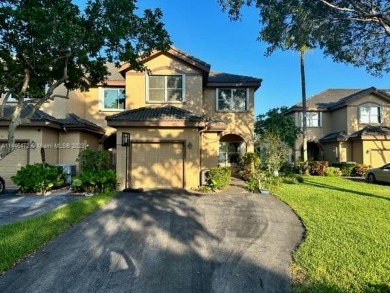 (private lake, pond, creek) Townhome/Townhouse Sale Pending in Plantation Florida