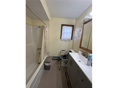 Well maintained, well established, and profitable personal care - photo 24