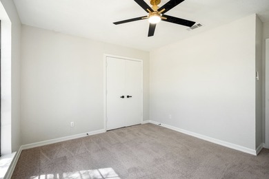 Welcome to this beautifully fully updated 5-bedroom, 4-bathroom - photo 30