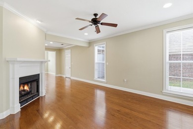Spacious and beautifully maintained 3 bedroom, 2 and a half bath - photo 5