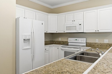 Spacious and beautifully maintained 3 bedroom, 2 and a half bath - photo 8