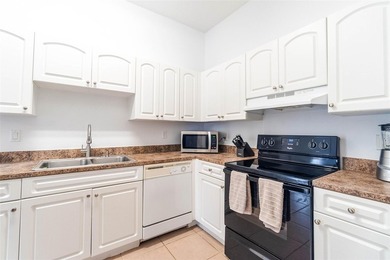 Welcome to this beautifully maintained 3-bed, 2.5-bath corner - photo 5