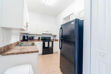 Welcome to this beautifully maintained 3-bed, 2.5-bath corner - photo 7