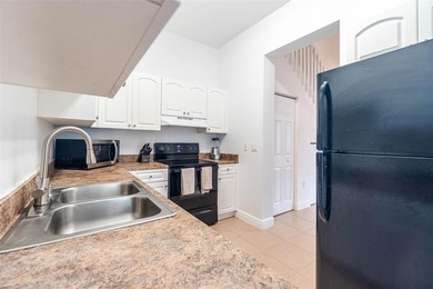 Welcome to this beautifully maintained 3-bed, 2.5-bath corner - photo 8