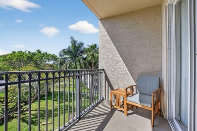 Stunning 2BR/2BA deluxe condo in the heart of SE Boca! Nestled - photo 32