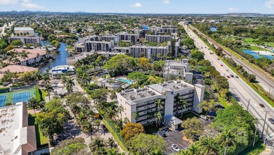 Stunning 2BR/2BA deluxe condo in the heart of SE Boca! Nestled - photo 37