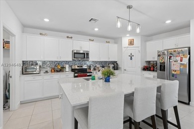 STUNNING LAKEFRONT HOME ON A CUL-DE-SAC! Built in 2021, this - photo 8
