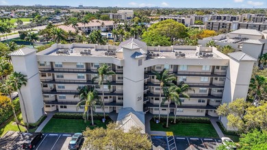 Stunning 2BR/2BA deluxe condo in the heart of SE Boca! Nestled - photo 41