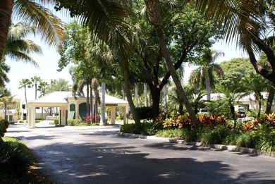 Stunning 2BR/2BA deluxe condo in the heart of SE Boca! Nestled - photo 43