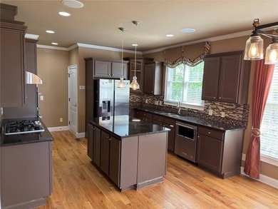 Beautifully situated on a golf course lot in Hamilton Mill, 1658 - photo 3