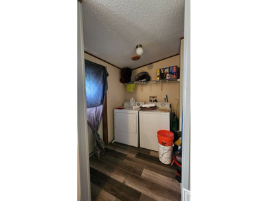 Manufactured home on lease land with lot rent. This charming - photo 3