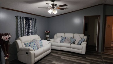 Manufactured home on lease land with lot rent. This charming - photo 4