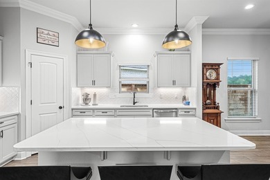 Welcome to 101 Hydrangea Boulevard, a beautifully designed - photo 27