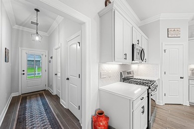 Welcome to 101 Hydrangea Boulevard, a beautifully designed - photo 31
