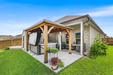 Welcome to 101 Hydrangea Boulevard, a beautifully designed - photo 33