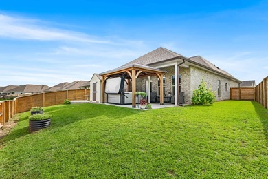 Welcome to 101 Hydrangea Boulevard, a beautifully designed - photo 34